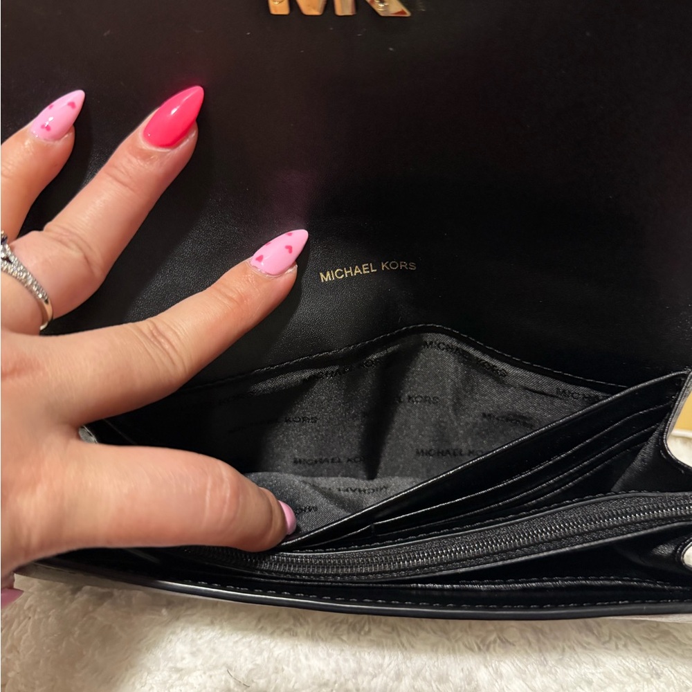 SOLD❣️ Michael Kors Black Leather Wallet with Gold Logo - Picture 9 of 13